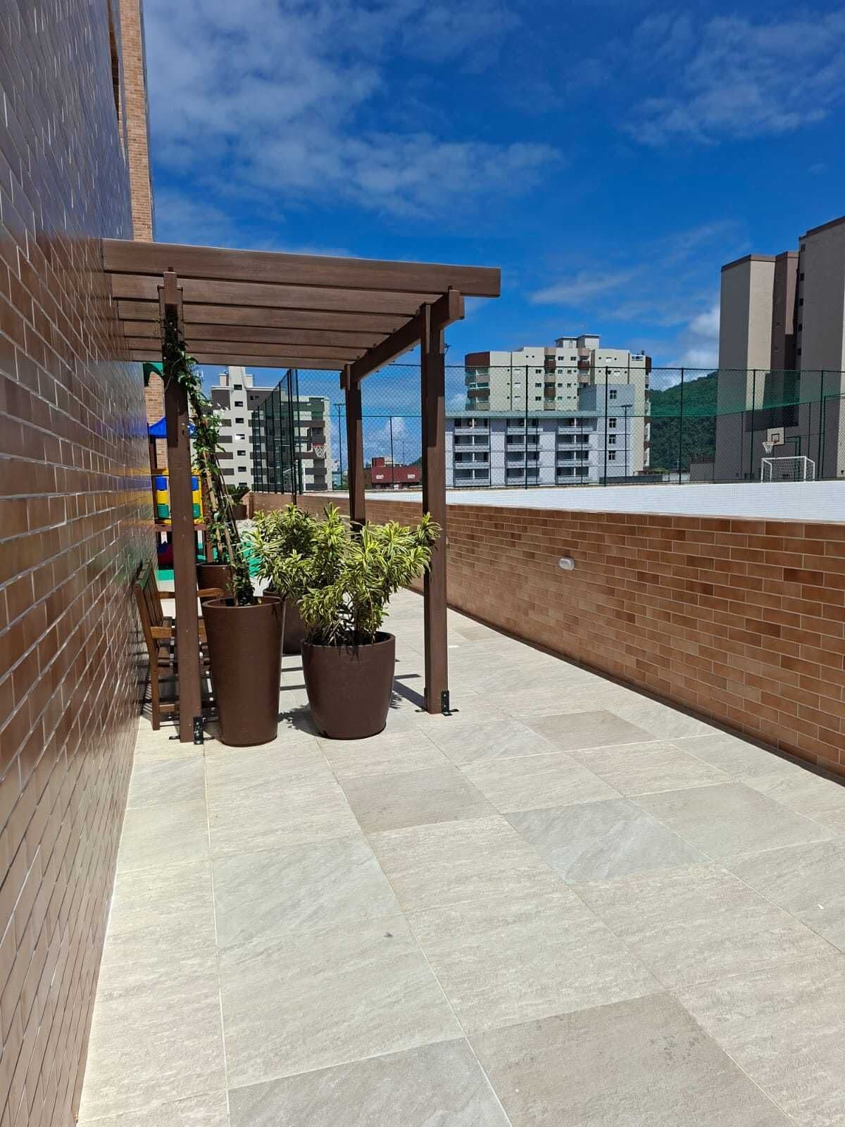 Apartamento frente ao mar no centro da cidade de Mongaguá à venda.