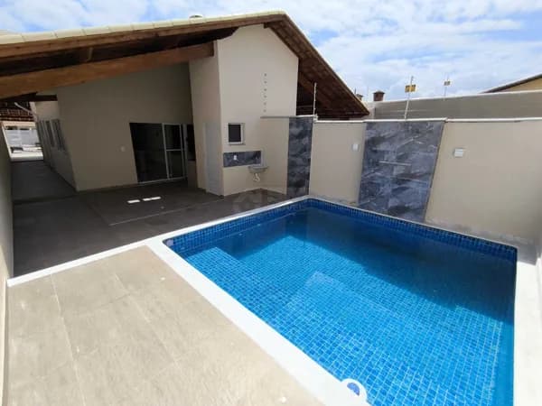 Casa em terreno 6x30 com piscina – Lado Praia – Itanhaém/SP.