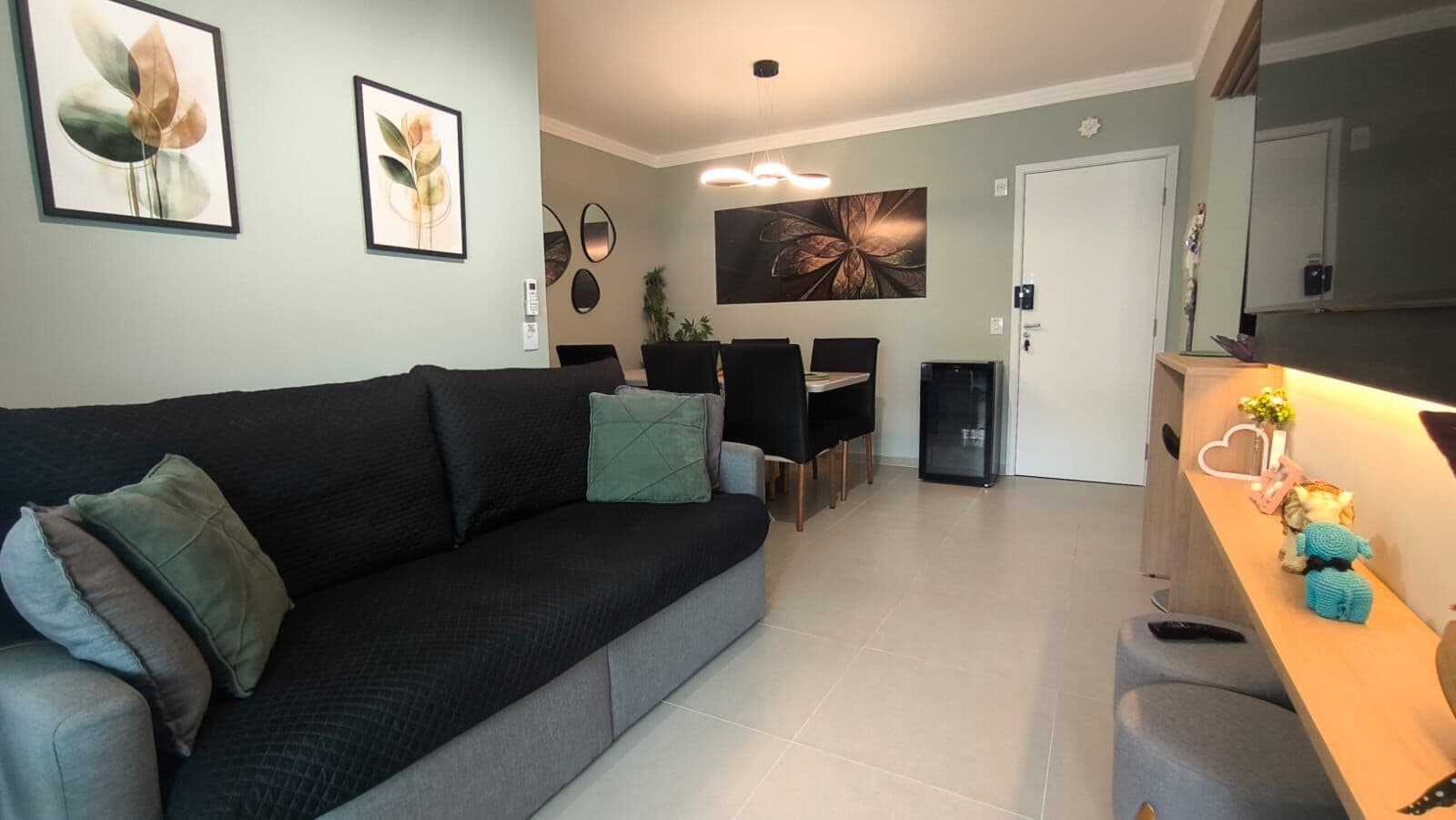 Apartamento frente ao mar no centro da cidade de Itanhaém à venda.