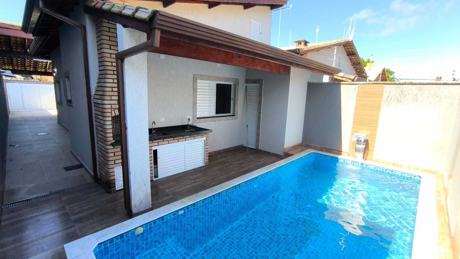Imóvel com piscina 300 metros até a praia a venda em Itanhaém /SP