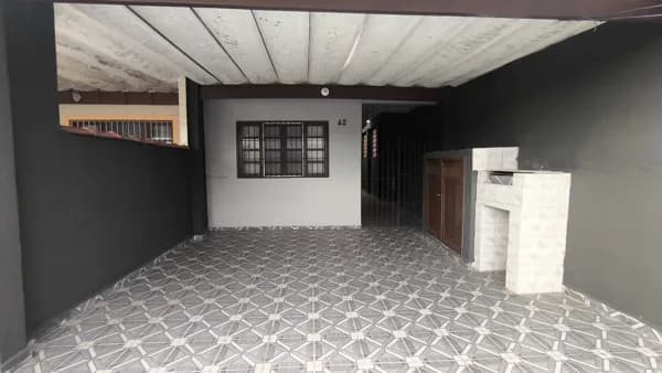 Casa em bairro residencial á 5 minutos do centro da cidade de Itanhaém/SP.