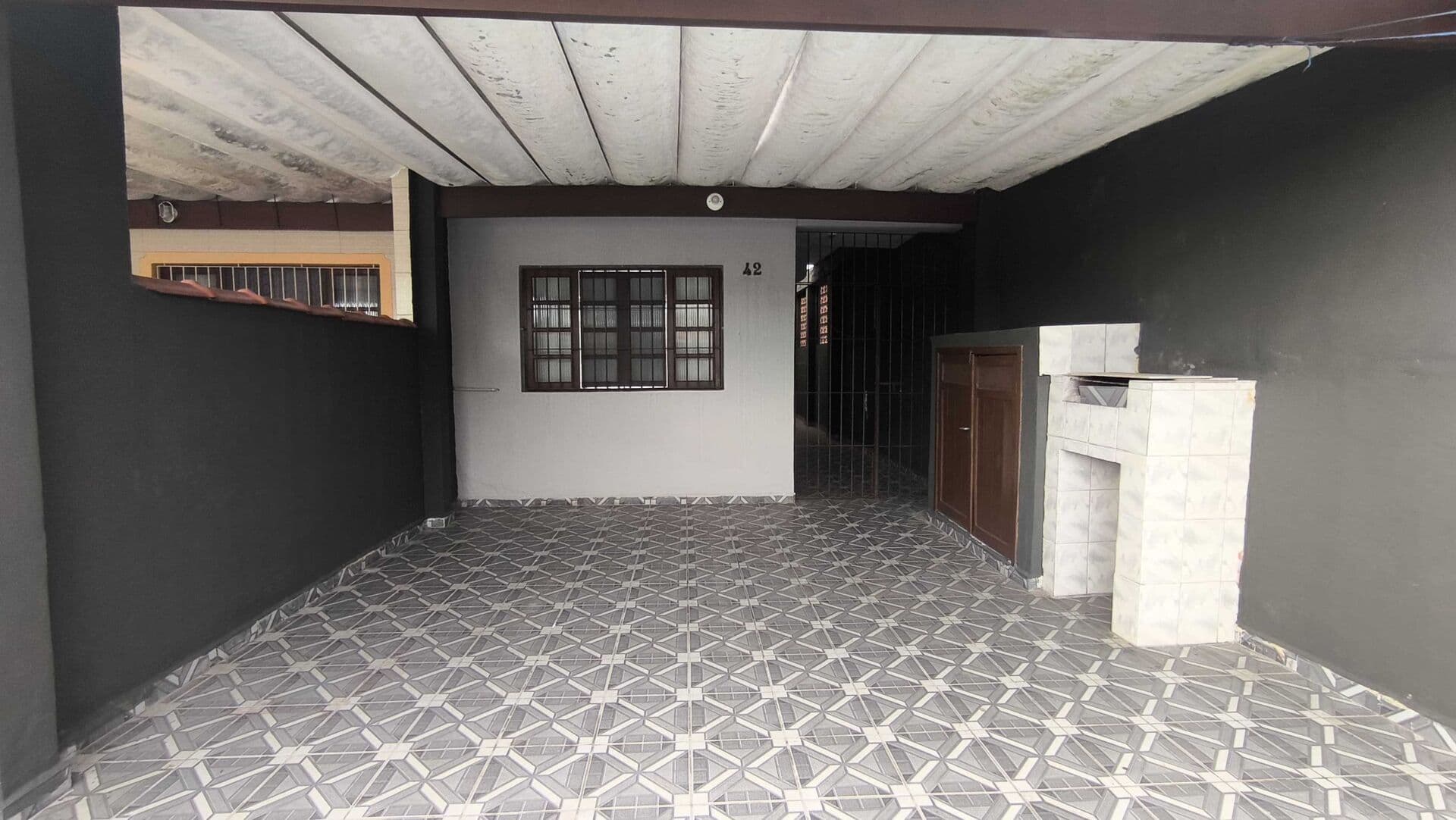 Casa em bairro residencial á 5 minutos do centro da cidade de Itanhaém/SP.