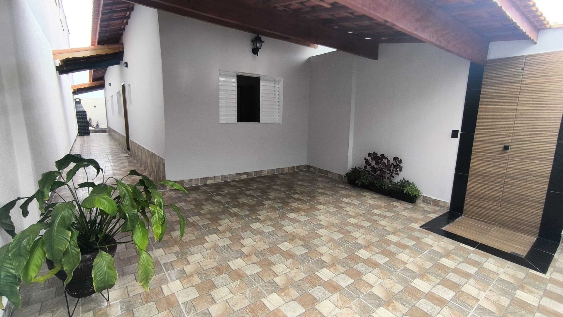Casa com piscina em bairro residencial à venda em Mongaguá/SP