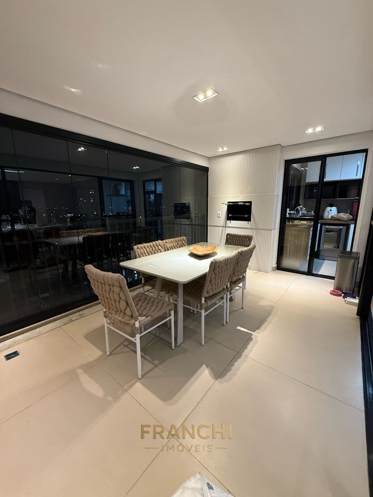 Apartamento à venda com 105m², 2 suítes e 2 vagas | Varanda Gourmet