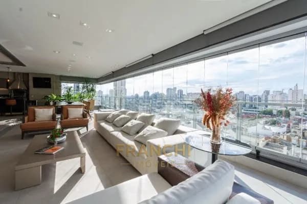Luxuoso Apartamento com 4 Suítes, Varanda Gourmet e Vista Incrível no Tatuapé