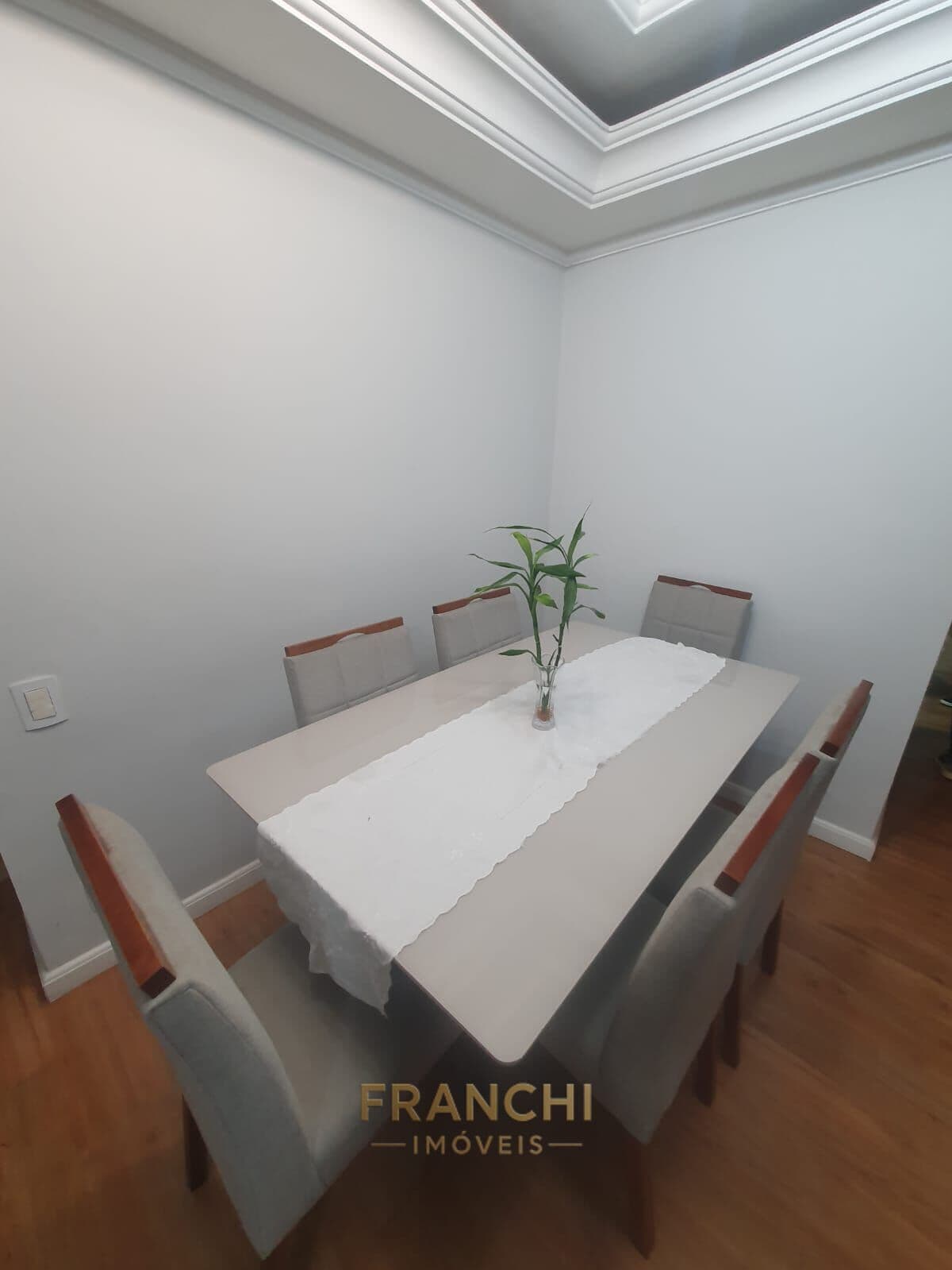 Apartamento com 2 Quartos e 2 banheiros à Venda, 77 m² por R$ 780.000