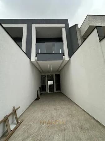 Casa com 3 Quartos e 3 banheiros à Venda, 120 m² por R$ 735.000