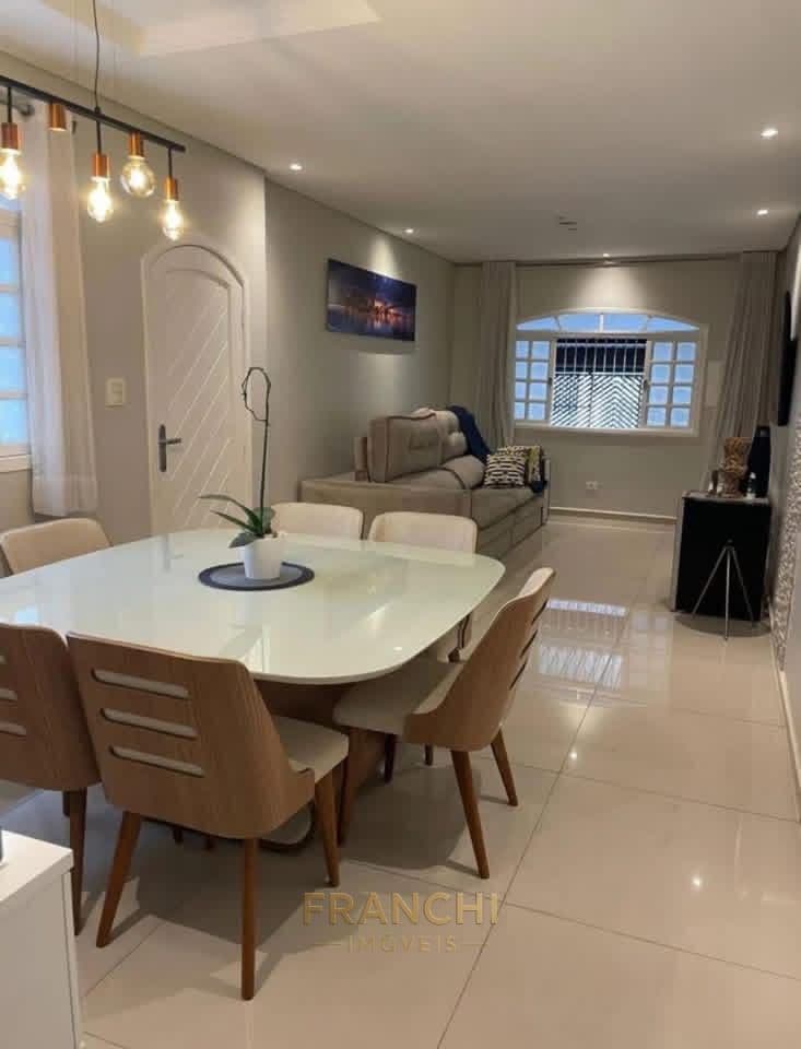 🏡 CASA COM PISCINA À VENDA – VILA ANTONIETA