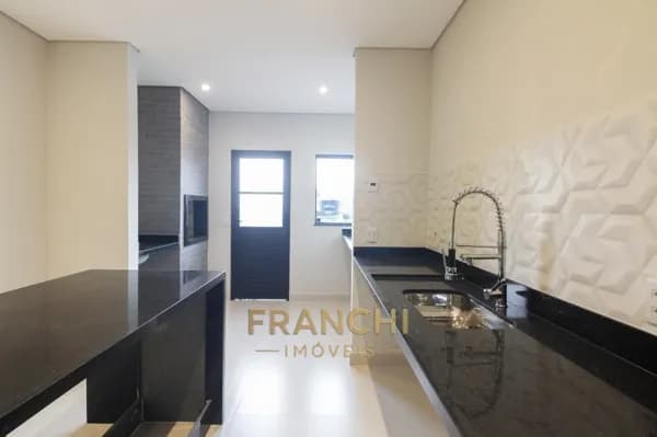 Sobrado com 3 Quartos e 4 banheiros à Venda, 140 m²