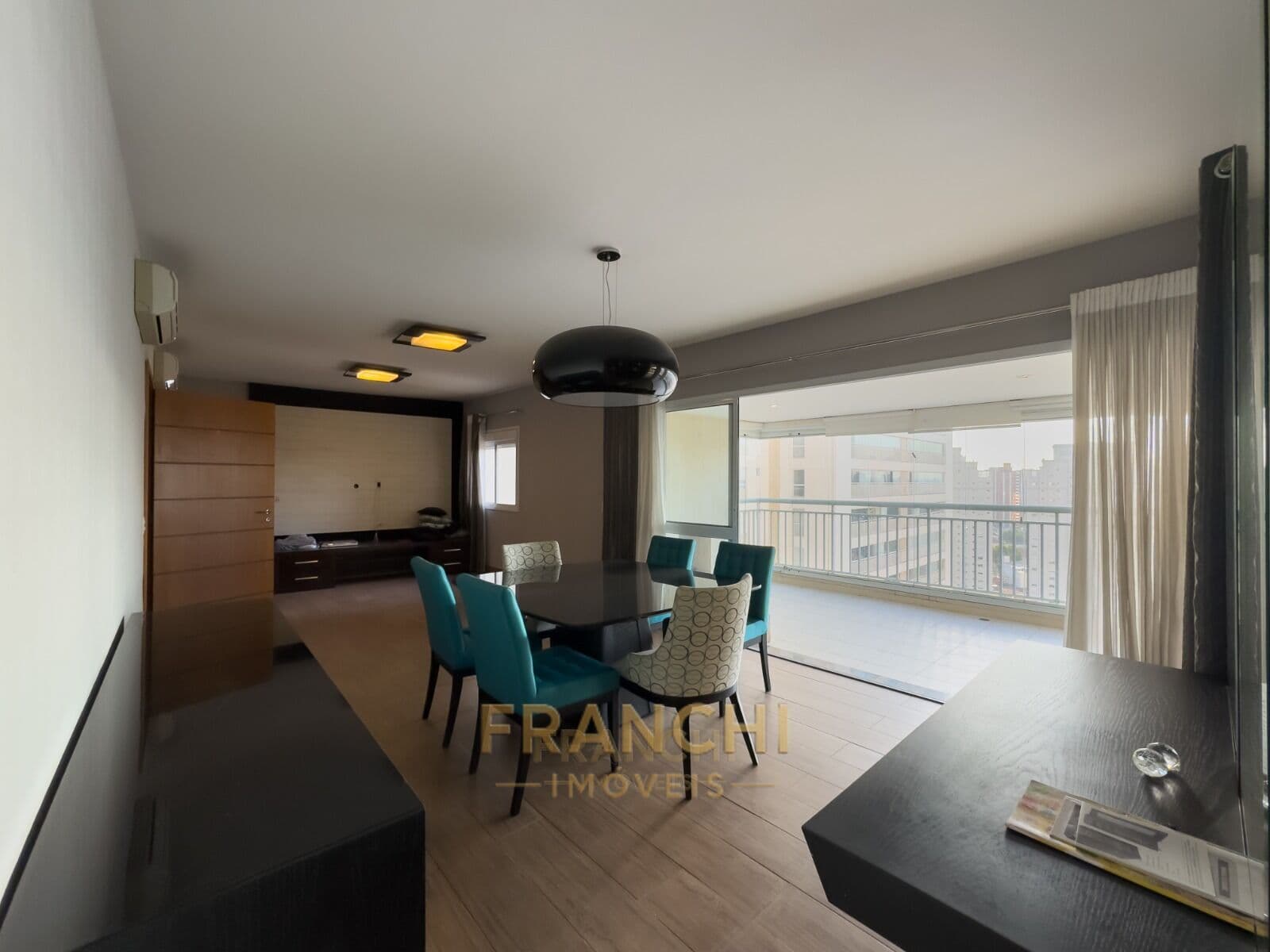 Apartamento com 3 Quartos e 5 banheiros à Venda, 171 m² por R$ 2.490.000