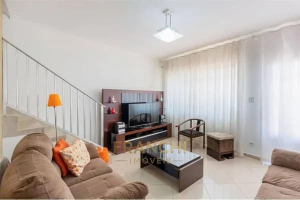 Sobrado com 4 Quartos e 2 banheiros à Venda, 150 m² por R$ 570.000