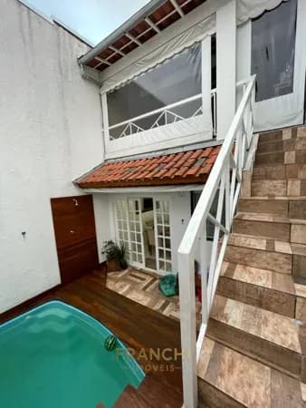 Sobrado com 3 Quartos e 4 banheiros à Venda, 200 m² por R$ 1.300.000