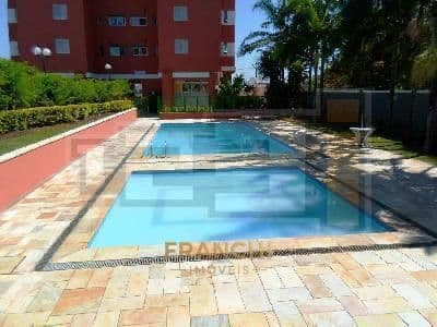 Apartamento com 3 Quartos e 2 banheiros à Venda, 77 m² por R$ 690.000