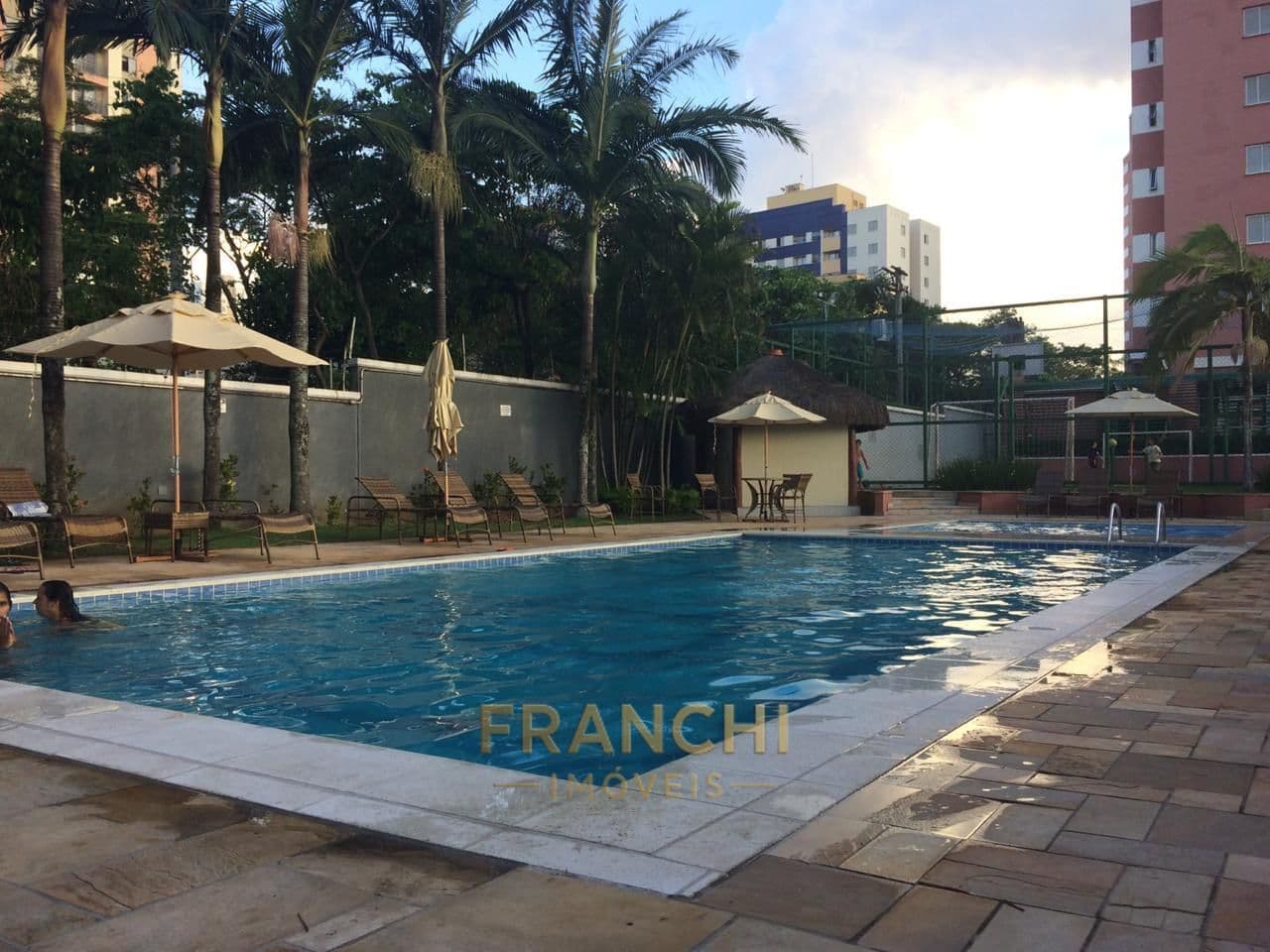 Apartamento com 3 Quartos e 2 banheiros à Venda, 77 m² por R$ 690.000