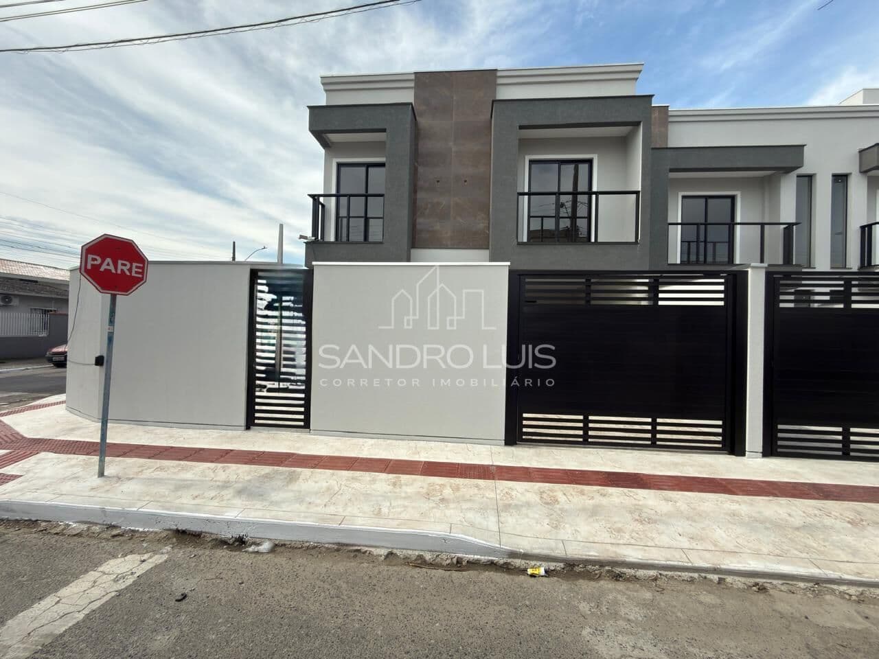 Sobrado com 3 dormitórios São Vicente.