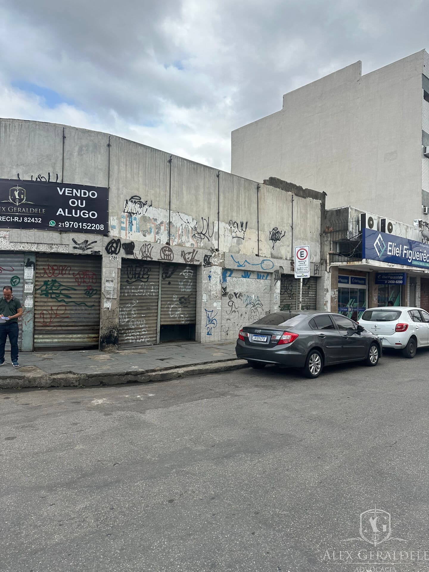 Loja ampla, de esquina no Centro, Calçadão de Nova Iguaçu/RJ