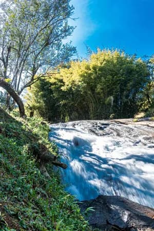 POUSADA TODA MONTADA , COM CACHOEIRA, A 3KM DA CIDADE- OPORTUNIDADE!