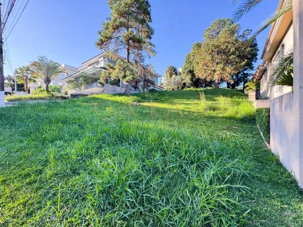 Melville: Terreno á venda com 722,50 m2