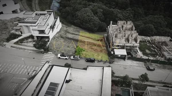 Itahyê - Terreno à venda com 420m² | Declive com vista para a mata