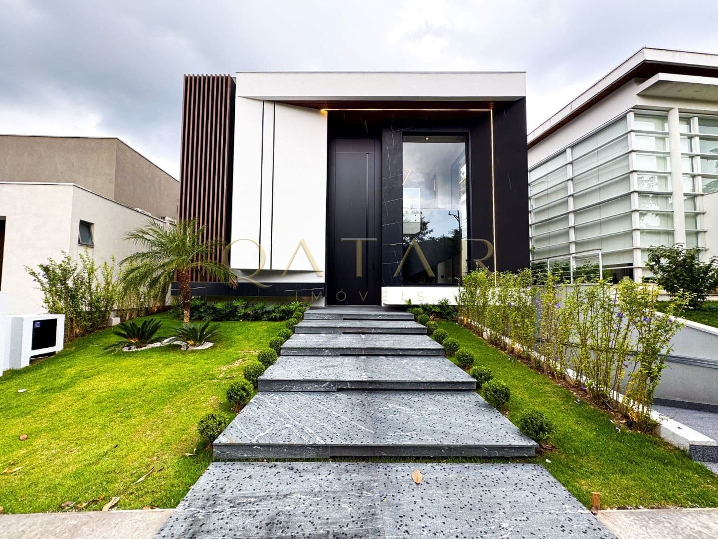 Tamboré 11 - Casa nova mobiliada com 450 m²