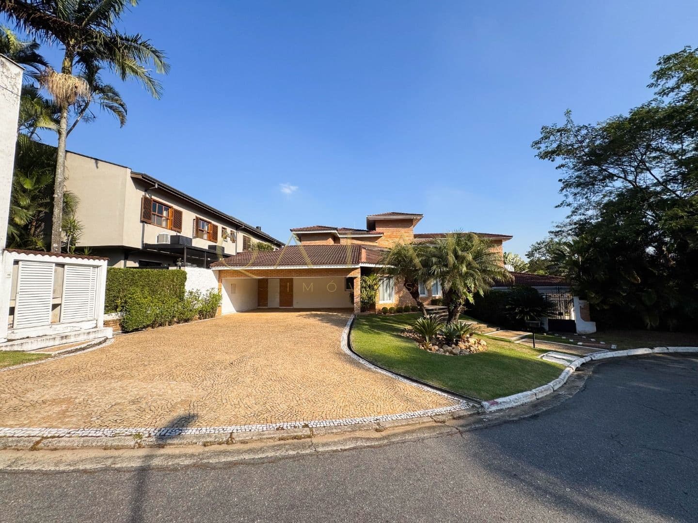 Alphaville Residencial 2 - Casa à venda com 500m² | 4 suítes