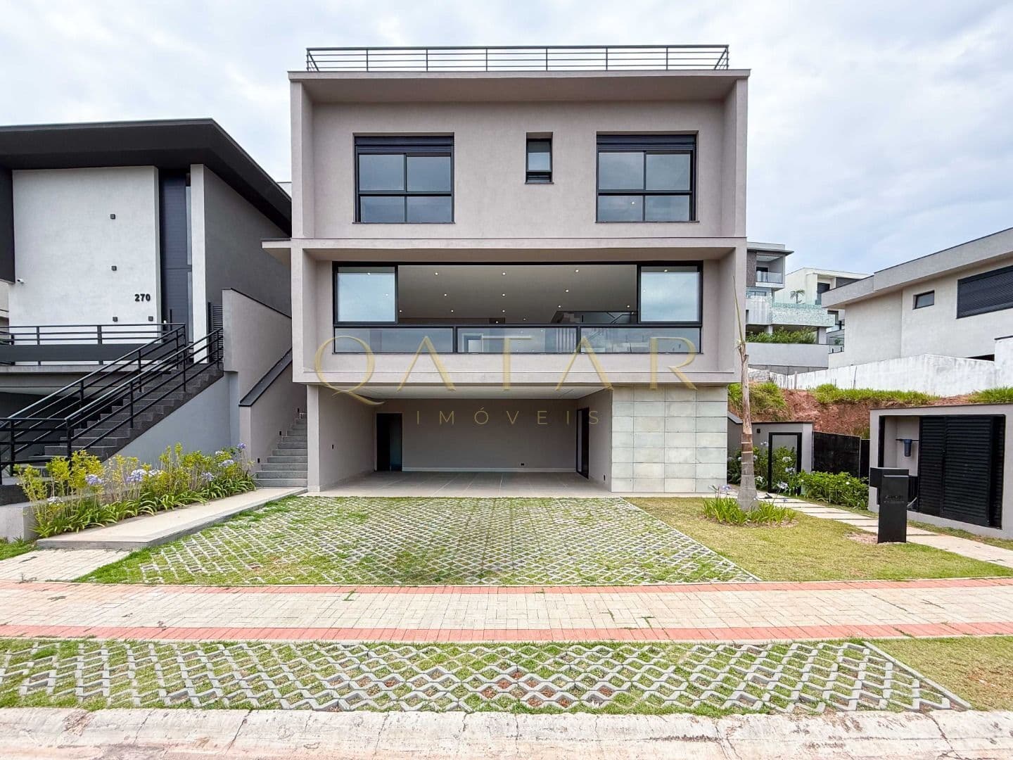 Itahyê - Casa à venda com 420 m² | 5 dormitórios