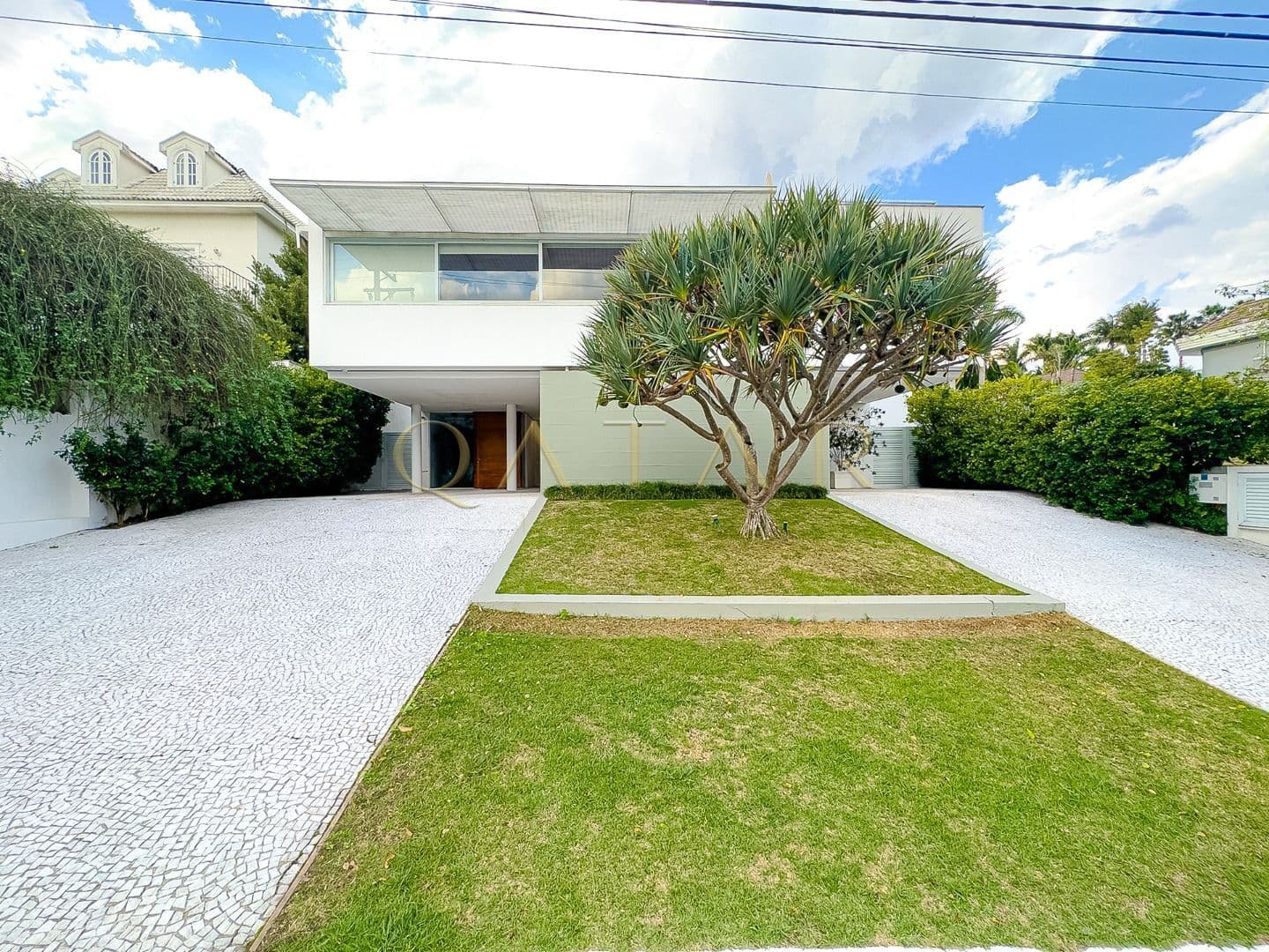 Alphaville Tamboré 3 - Casa à venda com 1.000 m² | 5 suítes