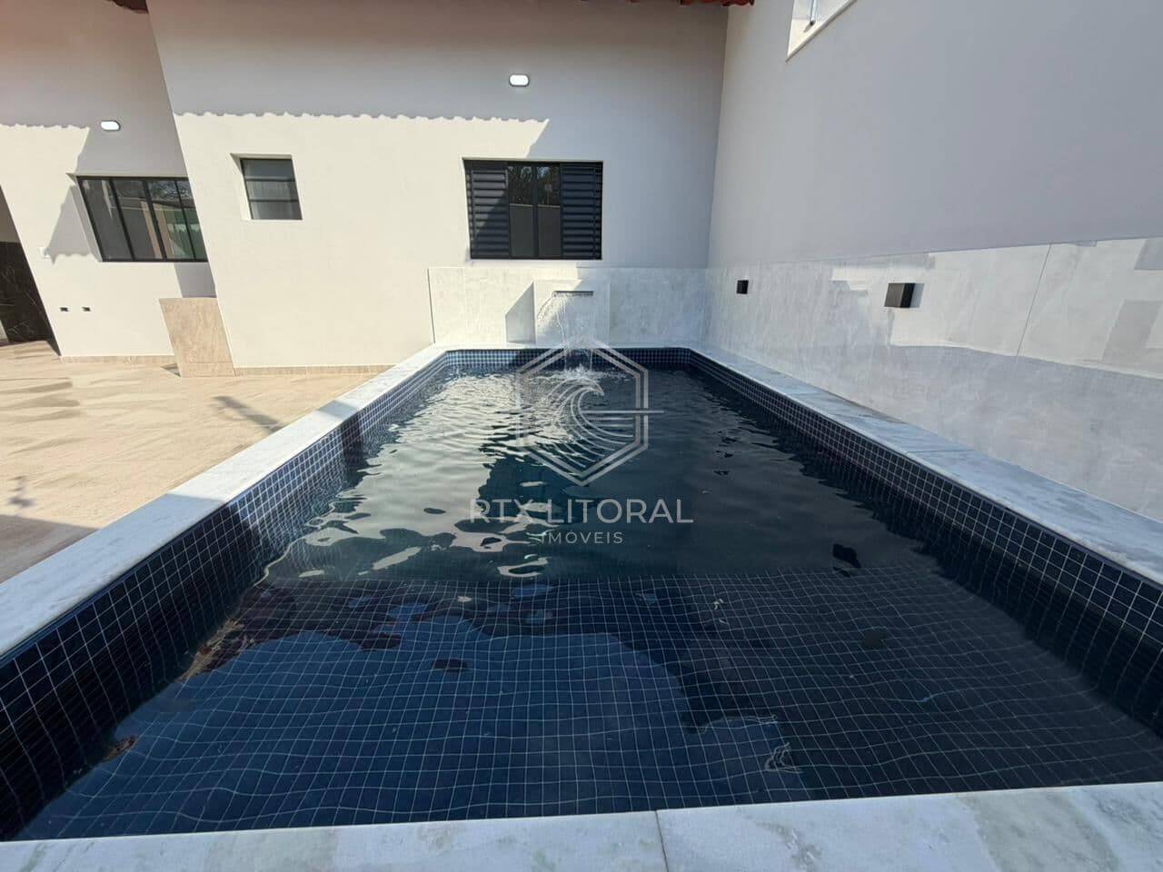 Oportunidade Lado Praia: Casa Nova com Piscina e Churrasqueira (400m do Mar)