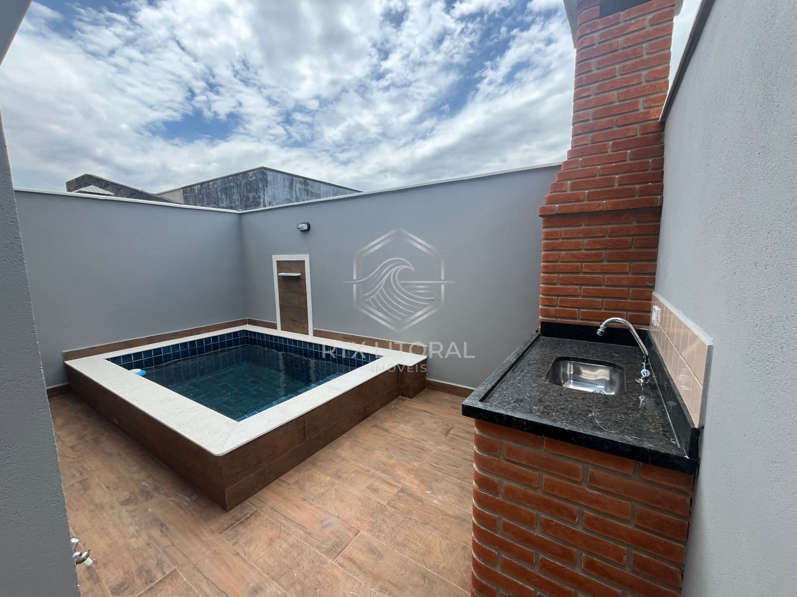 CASA NOVA EM PERUÍBE COM PISCINA EM ALVENARIA E COZINHA PLANEJADA