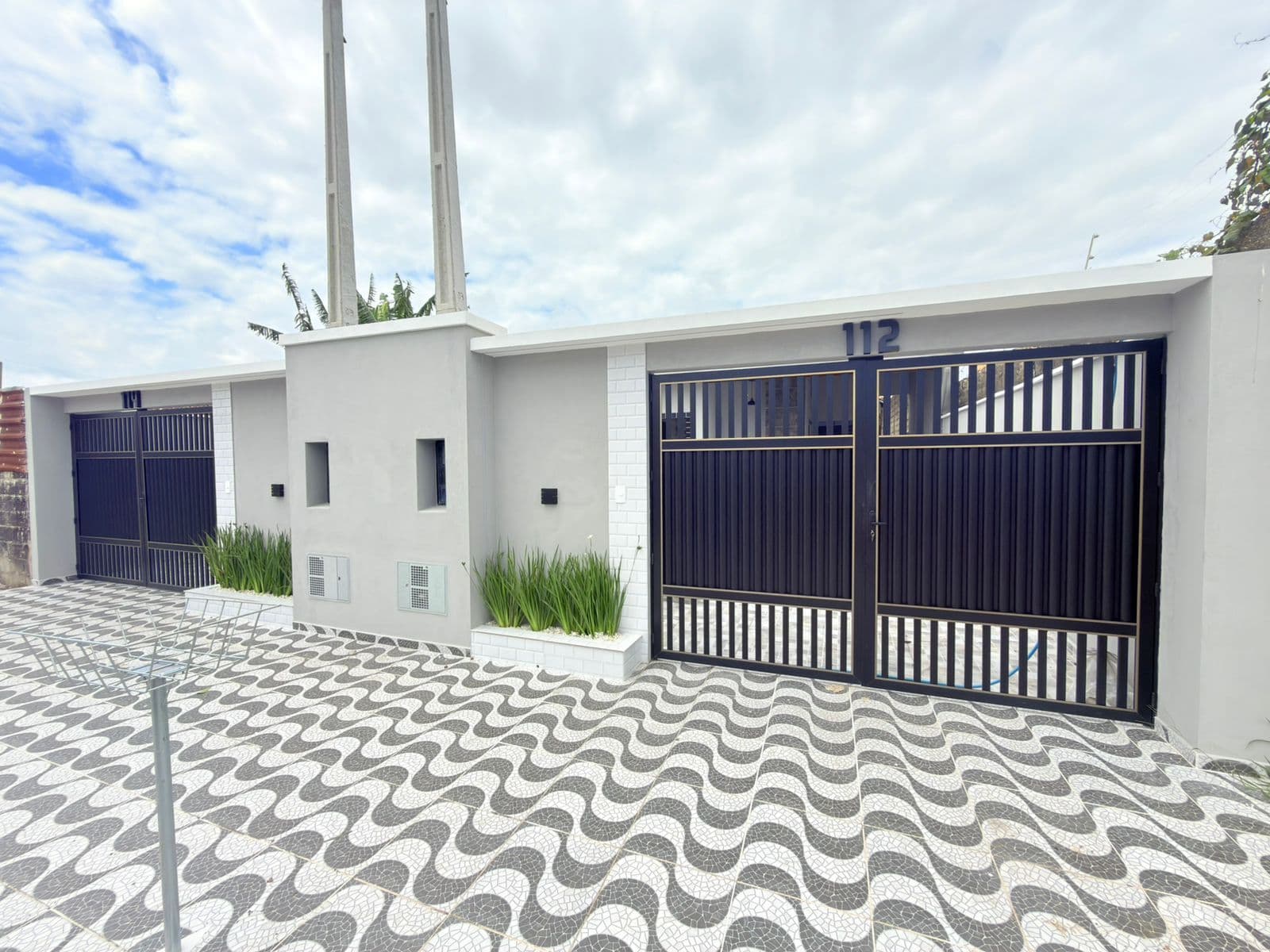 OPORTUNIDADE: CASA NOVA COM PISCINA E ACABAMENTO EM LED (R$ 389 MIL)