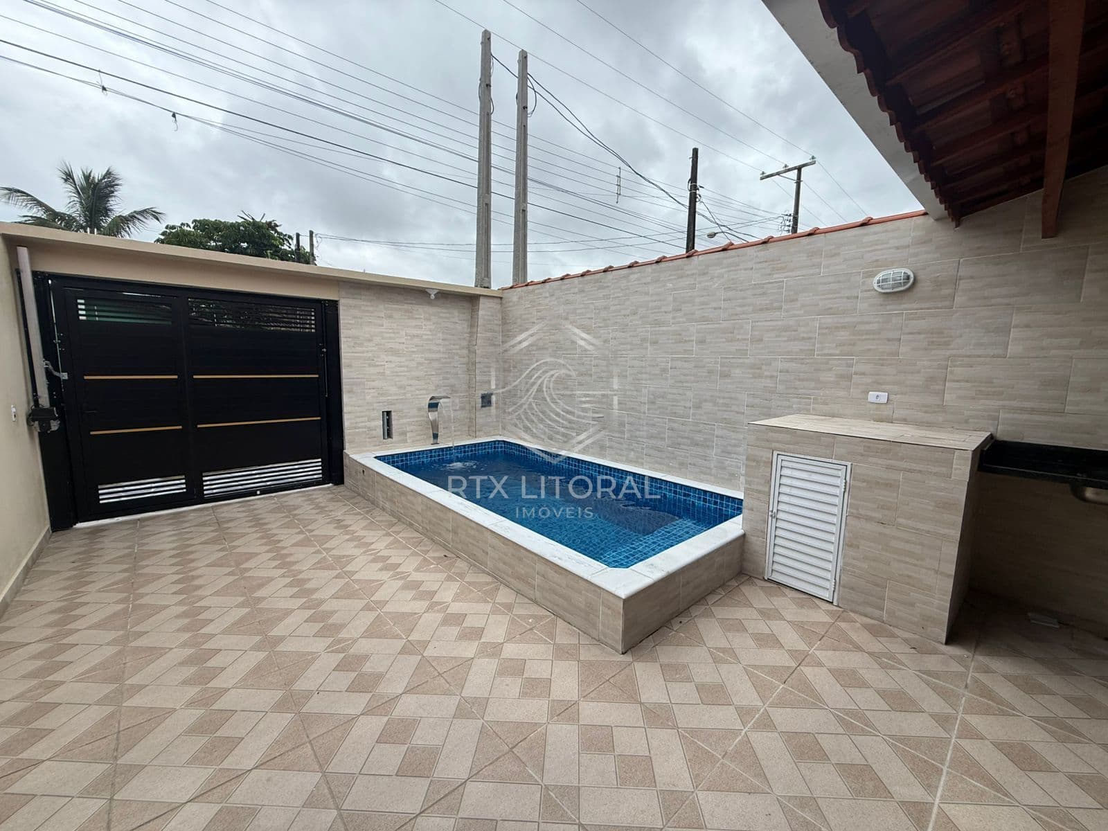 CASA NOVA COM PISCINA E CHURRASQUEIRA A 140M DO MAR EM MONGAGUÁ