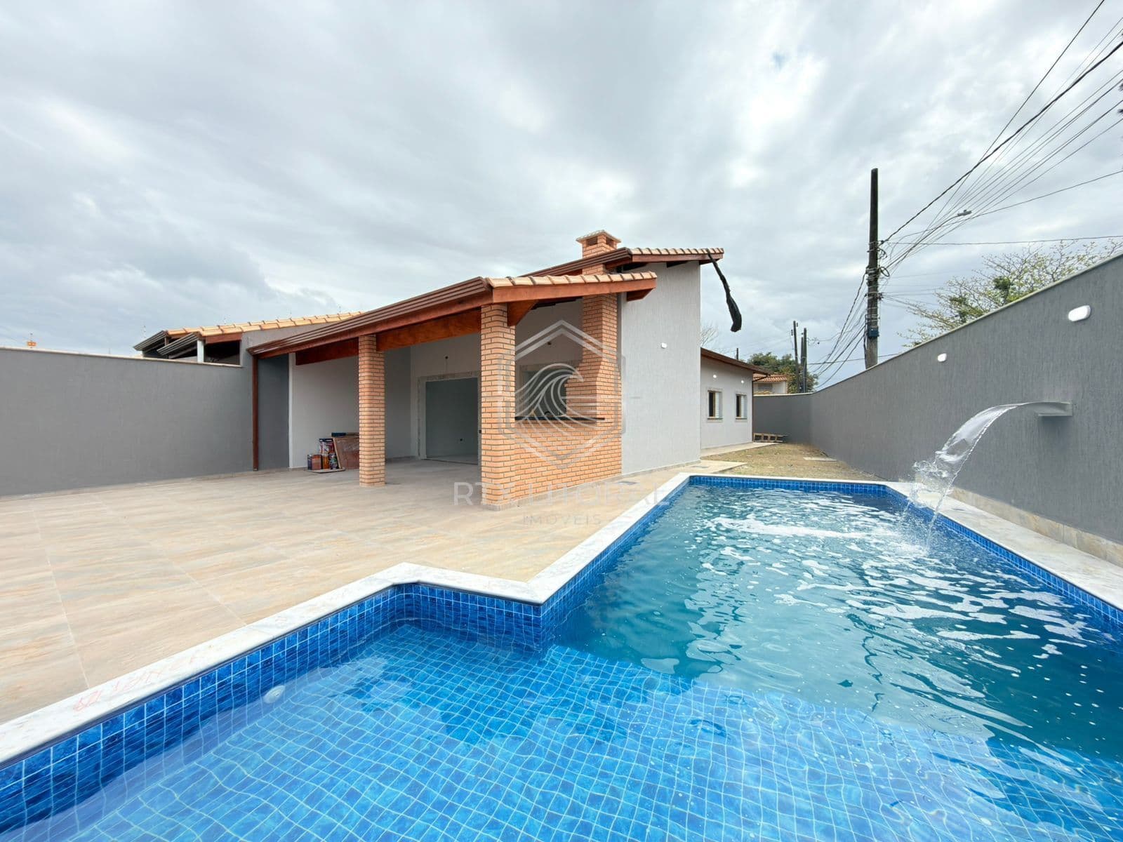 Casa Nova com Piscina e 3 Dormitórios a 500m do Mar - Balneário Gaivotas