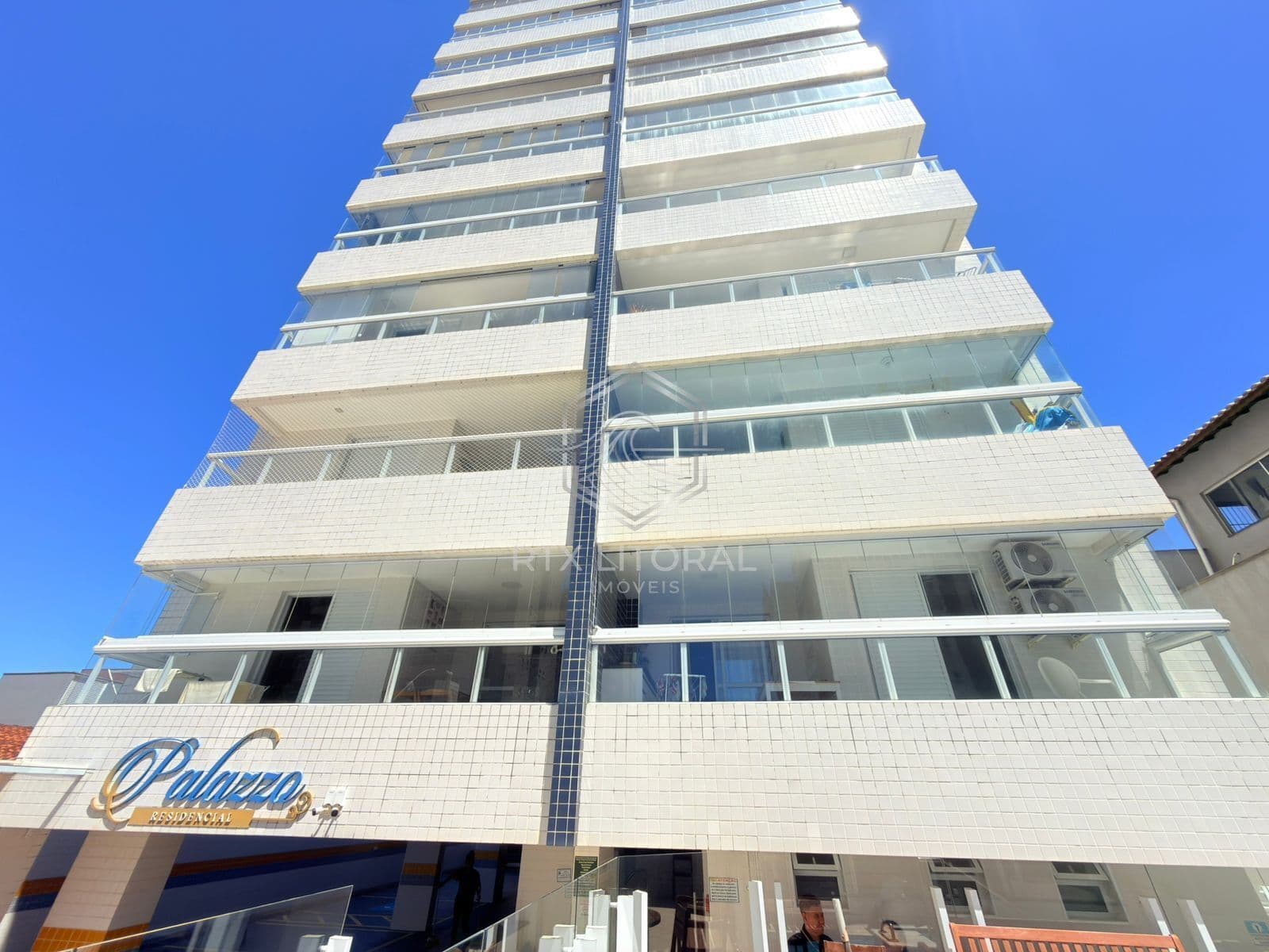 APARTAMENTO ALTO PADRÃO COM VISTA PARA O MAR NO CENTRO DE ITANHAÉM