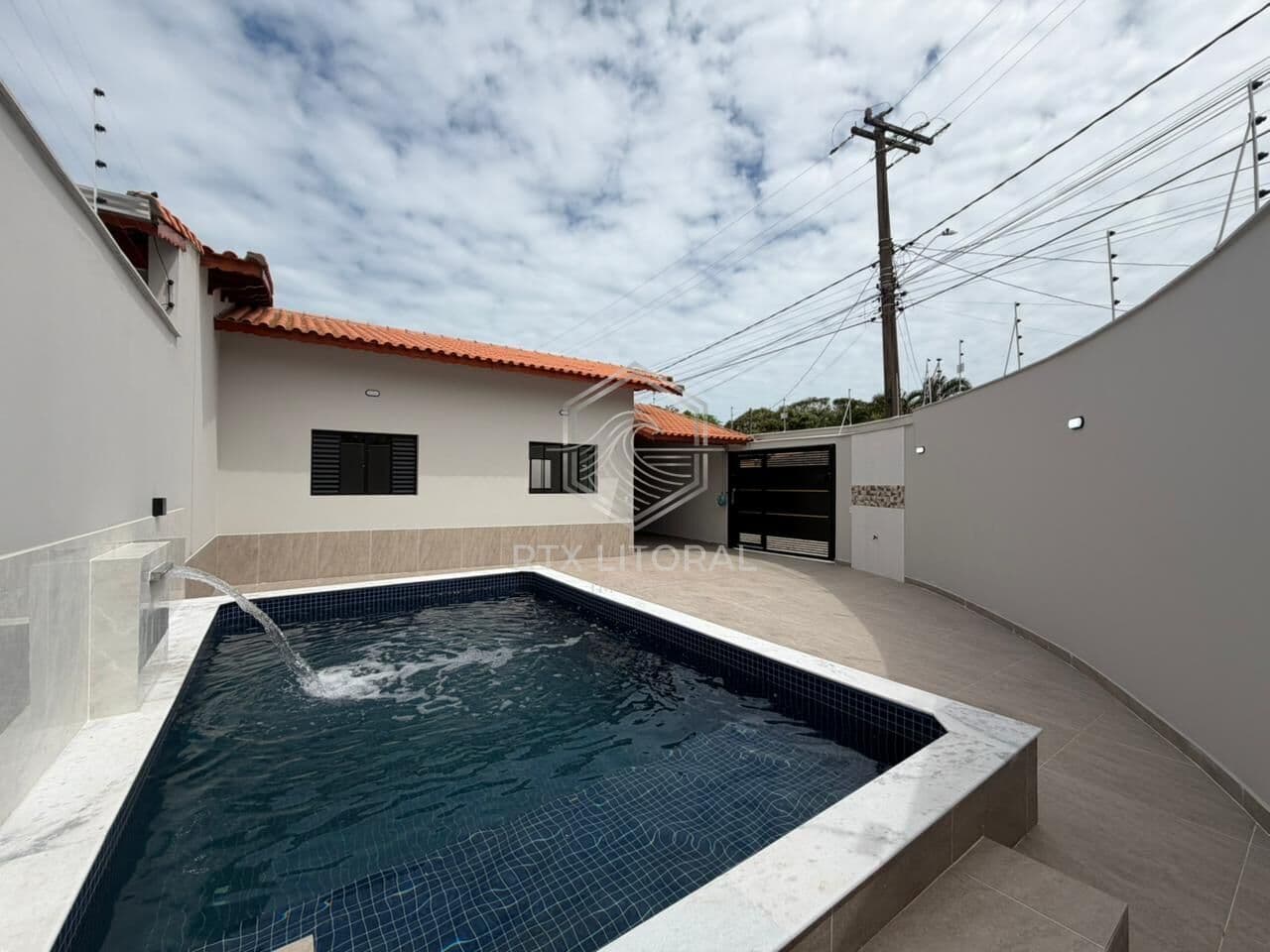 CASA DE ESQUINA NOVA COM PISCINA E 3 VAGAS - 400M DO MAR