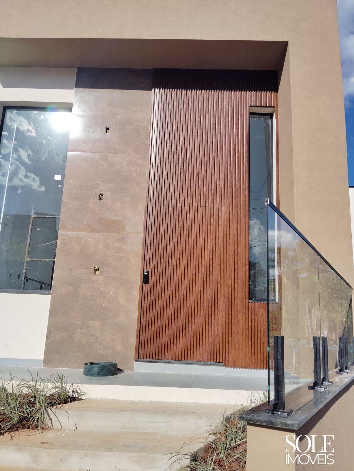 Casa nova com 236 m², 3 dormitórios e automação residencial