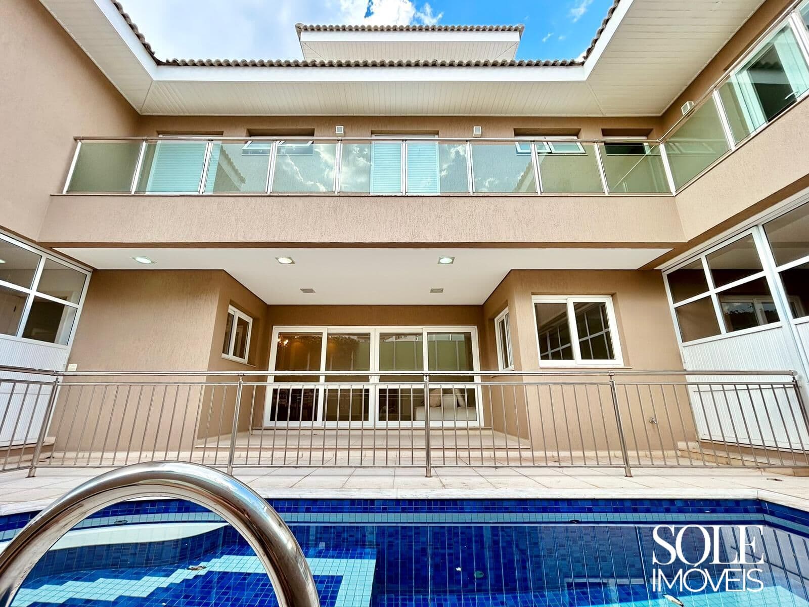 Casa em Condomínio de Alto Padrão à Venda em Jundiaí | 4 Suítes, Piscina, Sauna e Espaço Gourmet