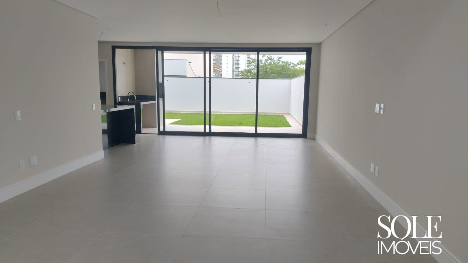 Casa nova no Terras de Gênova – 3 suítes e vista permanente para o lago do Parque do Engordadouro