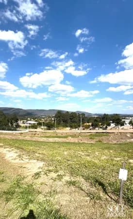 Terreno de 800m² com vista para a Serra do Japi no Condomínio Terras de Alvorada, Jundiaí