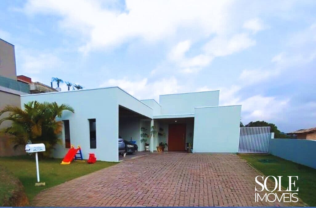 Casa Térrea em Condomínio Fechado com Piscina e 3 Suítes | Jundiaí