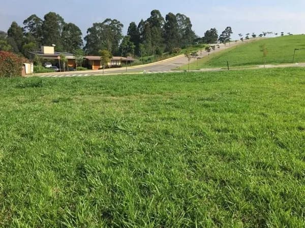 Terreno plano de 1.329m² na parte alta da Fazenda Dona Carolina em Itatiba SP