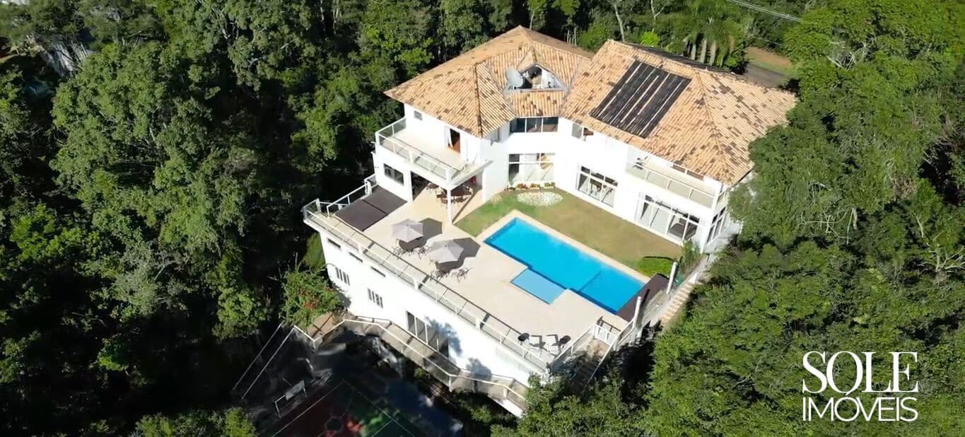 Casa de alto padrão com 986 m² e 4 suítes no Bairro Caxambu para locação– Jundiaí