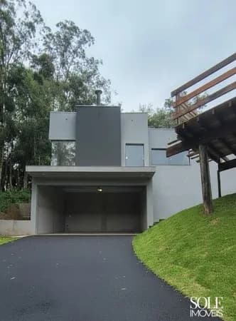 Casa moderna com bosque privativo de 500 m2 no Capital Ville