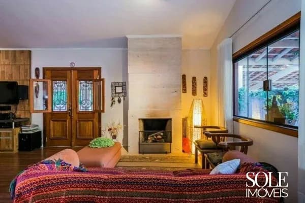 Casa Térrea com 3 Suítes, Área Gourmet e Piscina em Condomínio Estilo Chácaras