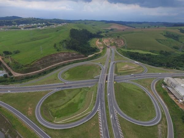 Terreno industrial ou comercial de 20.000 m² à venda no Parque Nova Xampirra, Itatiba-SP, com 208 metros de frente e zoneamento misto.
