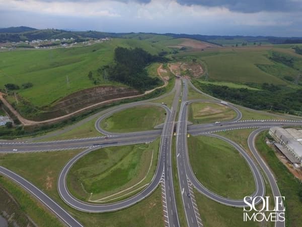 Terreno industrial ou comercial de 20.000 m² à venda no Parque Nova Xampirra, Itatiba-SP, com 208 metros de frente e zoneamento misto.