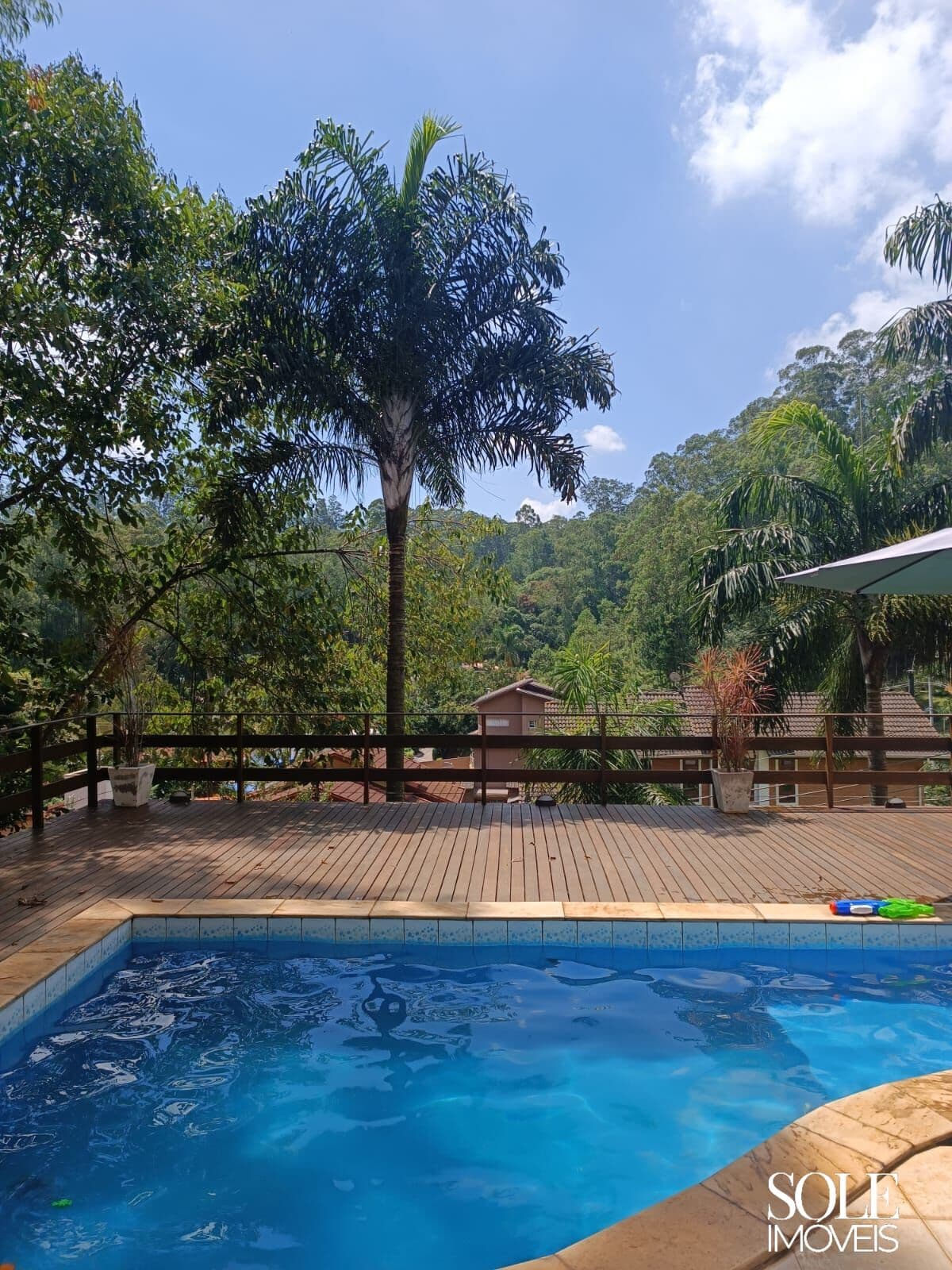 Sobrado de Alto Padrão com Piscina Aquecida, Vista para a Mata e Área Gourmet em Jundiaí
