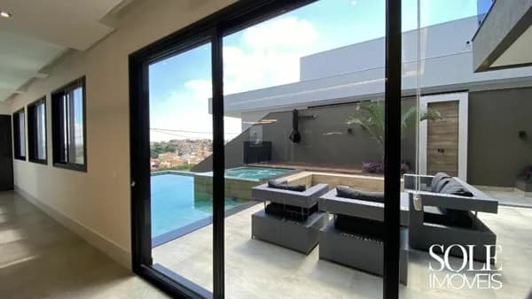 Casa de alto padrão à venda no Bosque do Horto em Jundiaí com elevador e lazer completo