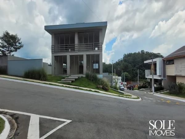 Casa nova à venda em condomínio – 2 suítes, escritório e infraestrutura completa