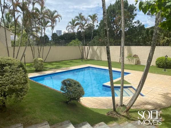 Casa com 569m², 3 suítes e ampla garagem no Jardim Novo Mundo, Jundiaí