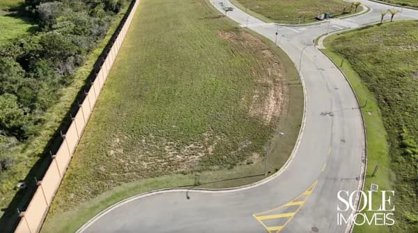 Terreno à Venda no Alphaville Jundiaí – 891m² | Esquina e Sem Vizinhos nos Fundos
